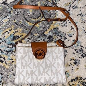 NEW MK CROSS BODY